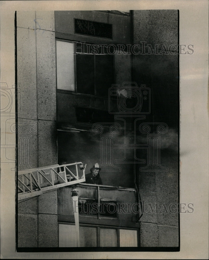 1976 Press Photo Fireman Peers Window Waves Emergency - RRW23997 - Historic Images