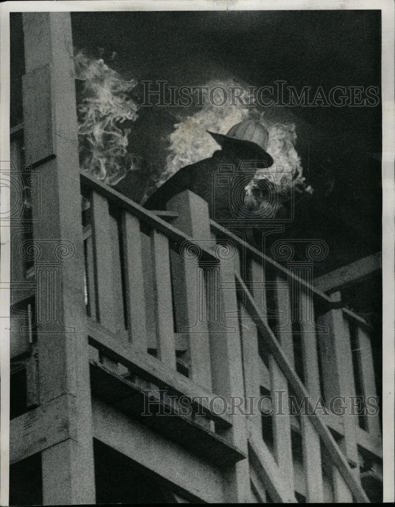 1976 Press Photo Flames burst apartment fires kid died - RRW24003 - Historic Images