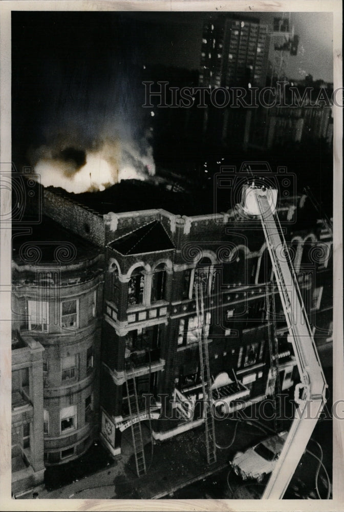 1980 Press Photo Montrose hotel buring residents fires - RRW24159 - Historic Images