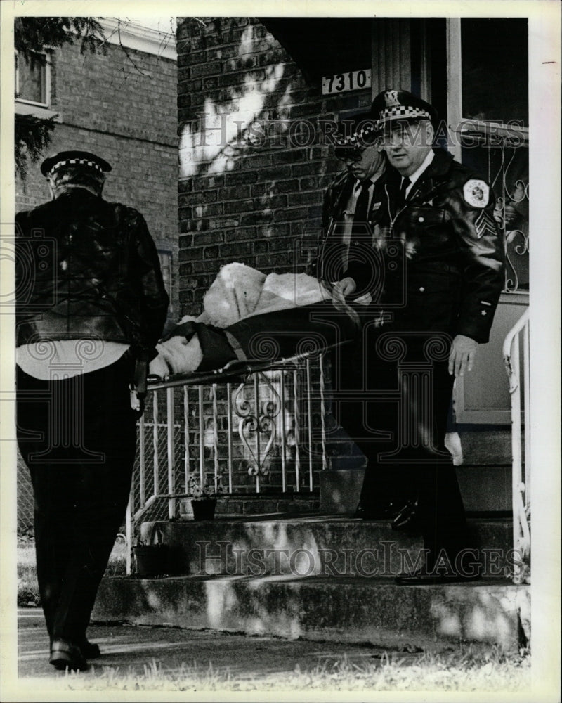 1984 Press Photo Two People Police Smoke Inhalation - RRW24177 - Historic Images