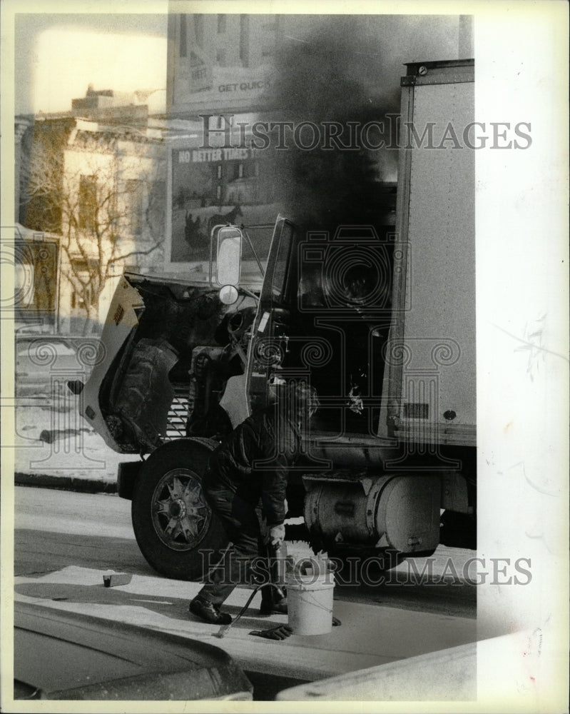 1983 Press Photo Truck driver Chester Tomala&#39;s truck - RRW24225 - Historic Images