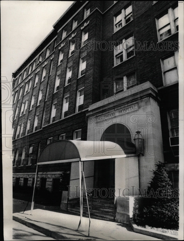 1972 Press Photo Exterior Englewood Hospital Judy Nicol - RRW24283 - Historic Images