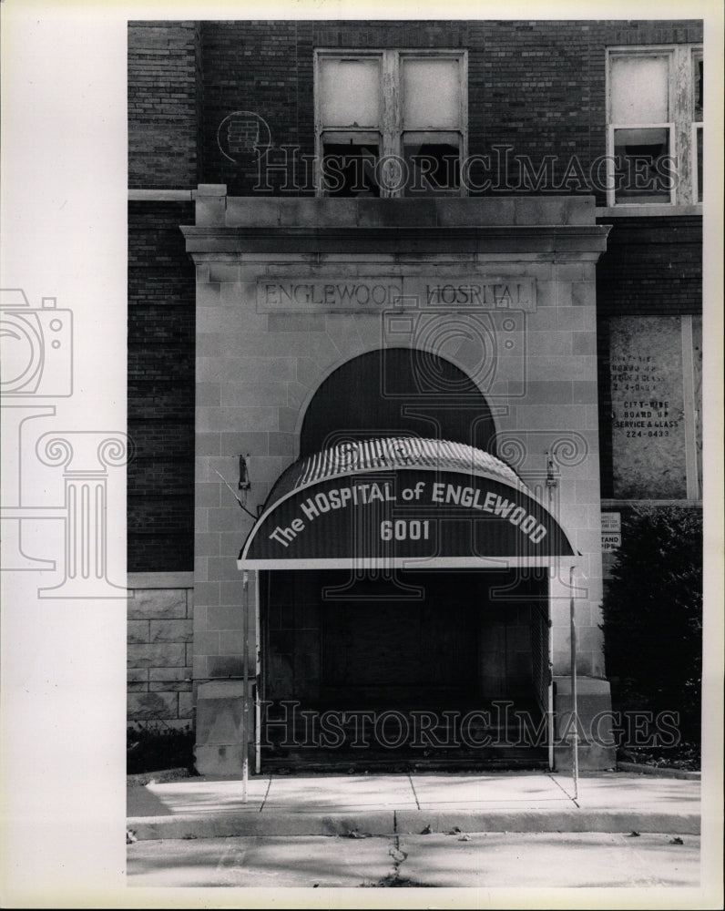 1990 Press Photo Front entrance Hospital of Englewood - RRW24285 - Historic Images