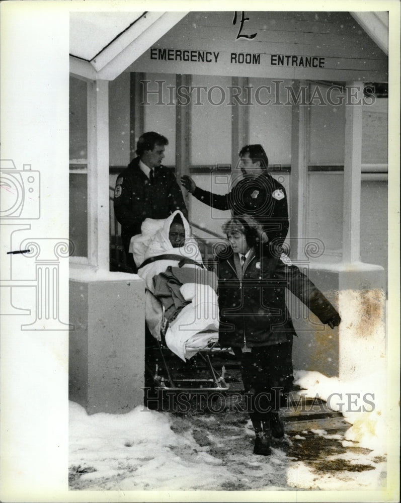 1988 Press Photo Englewood Hospital Emergency Room - RRW24287 - Historic Images