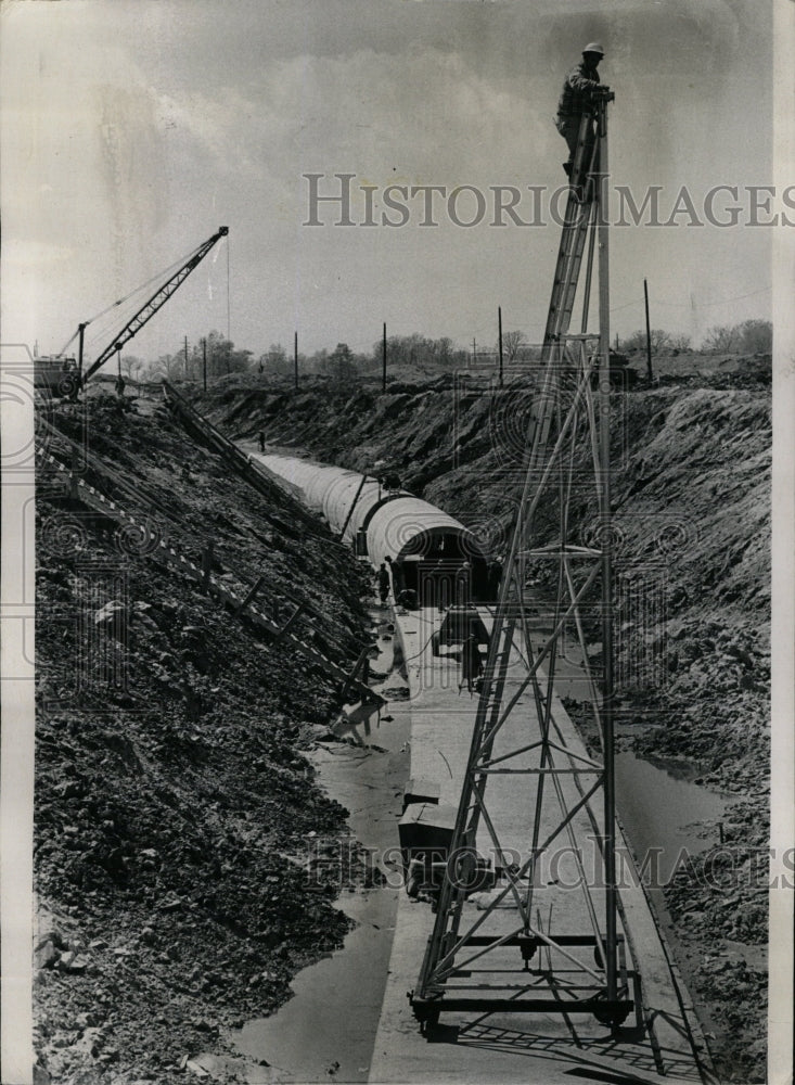 1970 Press Photo A Engineer Sets Laser Beam for a Tower - RRW24335 - Historic Images