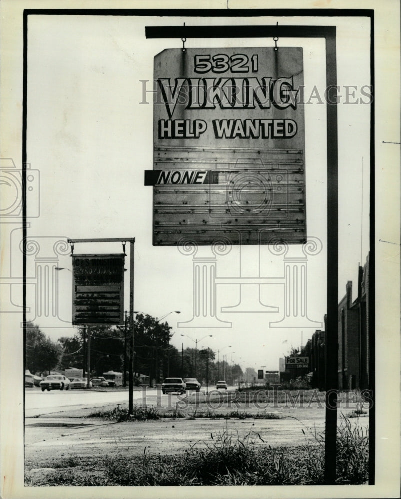 1982 Press Photo Sign Viking Metals road Bedford park - RRW24467 - Historic Images