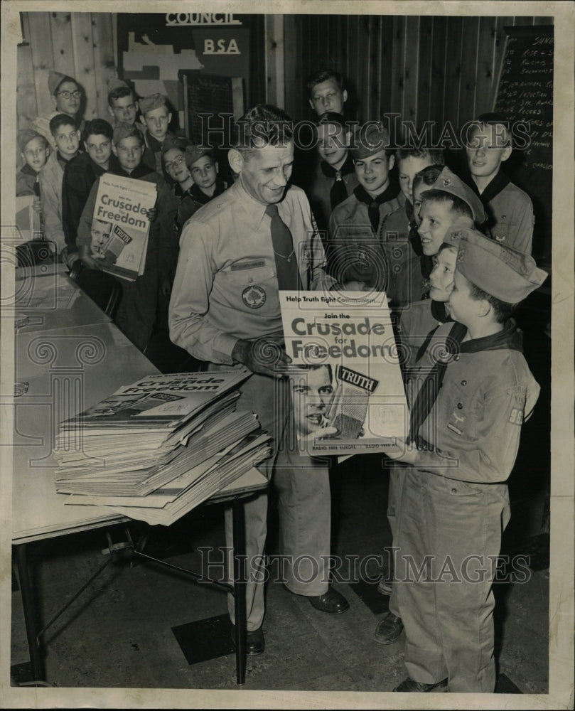 1951 Press Photo Scoutmaster John Gustis Charles Langer - RRW24517 - Historic Images