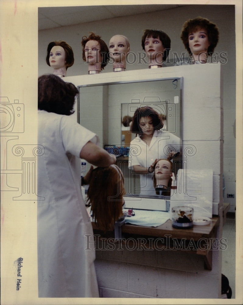 1992 Press Photo COSMETOLOGY BEAUTY TREATMENT STYLING - RRW24601 - Historic Images