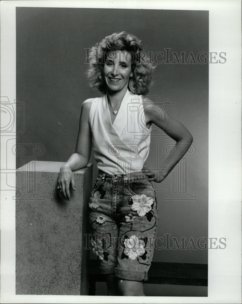 1990 Press Photo Debby Blum Silk Flower Leave Sequins - RRW24621 - Historic Images