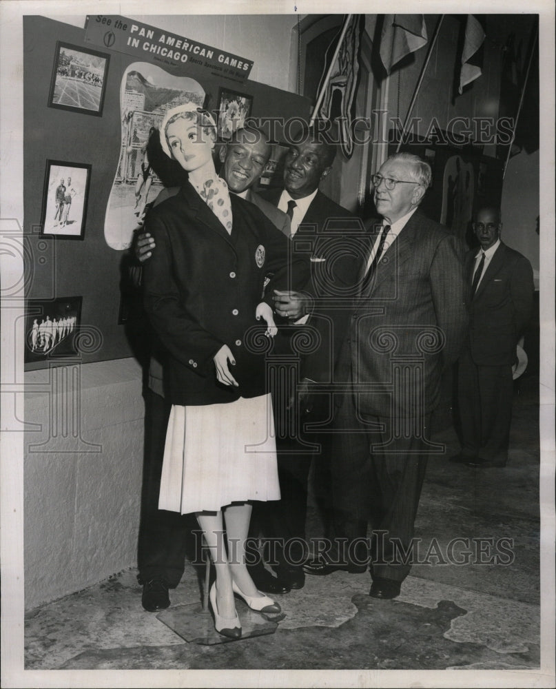 1959 Press Photo M. McDermott Jessie Owens R. Metcalfe - RRW24645 - Historic Images