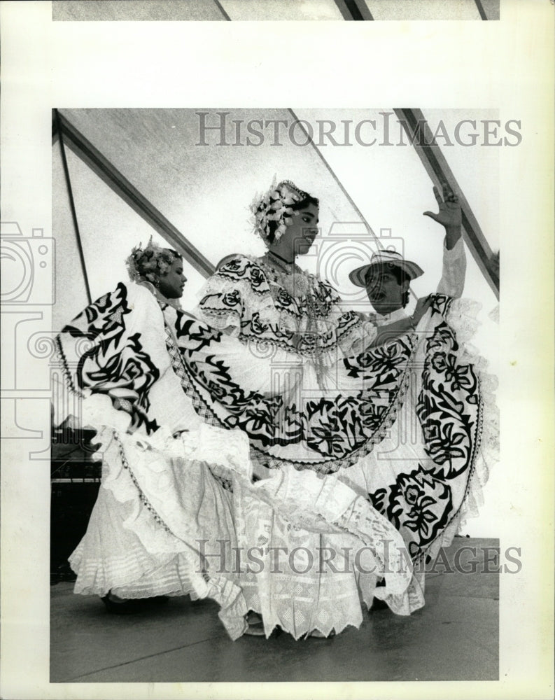 1990 Press Photo Jessica Diaz Milton Lopez Grant Park - RRW24661 - Historic Images