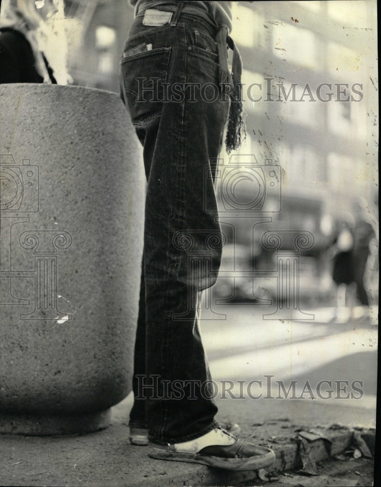 1976 Press Photo Pants Cloths Fashion Designing - RRW24777 - Historic Images