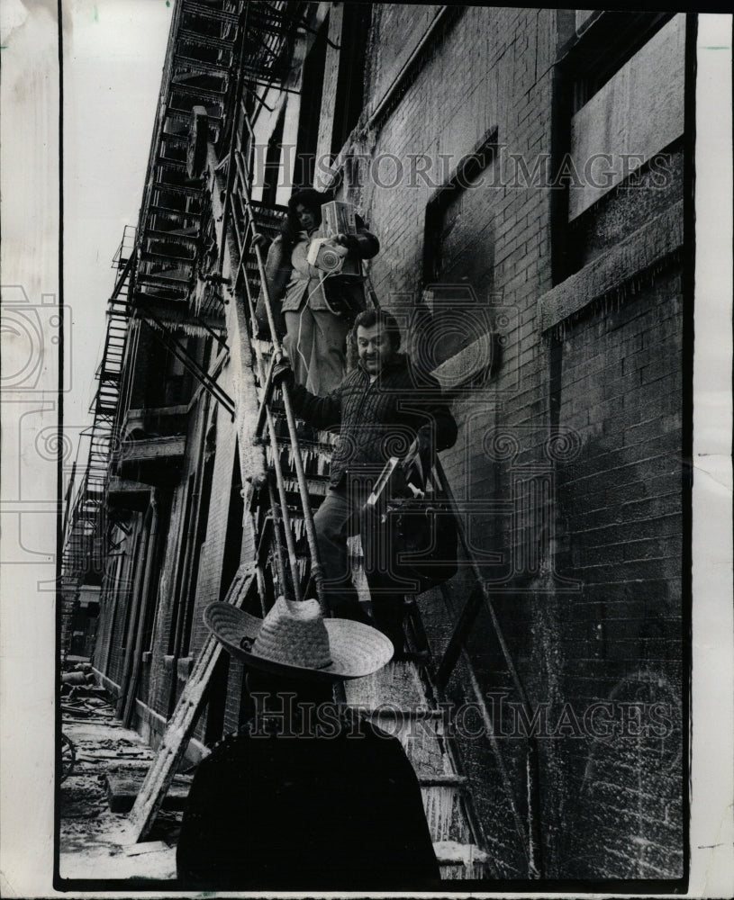 1977 Press Photo Fatal Fire Chicago Victims - RRW24793 - Historic Images