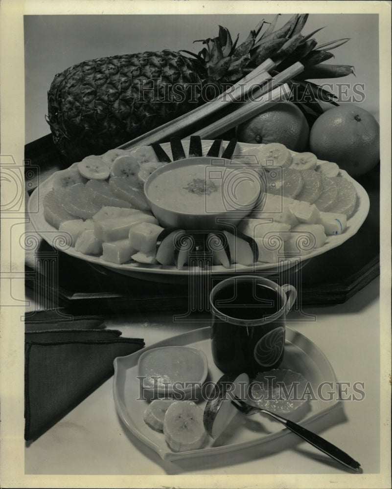 1981 Press Photo Dessert Orange Dip Pineapple Apple - RRW24805 - Historic Images