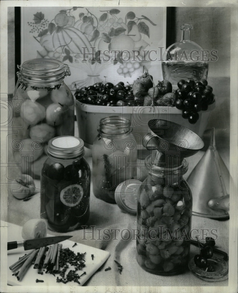 1969 Press Photo Alcoholic Fruits Preservation Chicago - RRW24809 - Historic Images