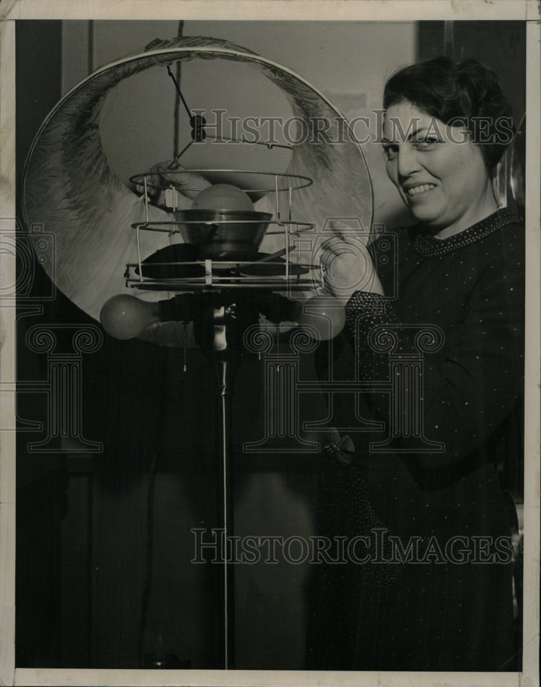 1936 Press Photo Infra Red Lamp & Electric Fan - RRW24821 - Historic Images