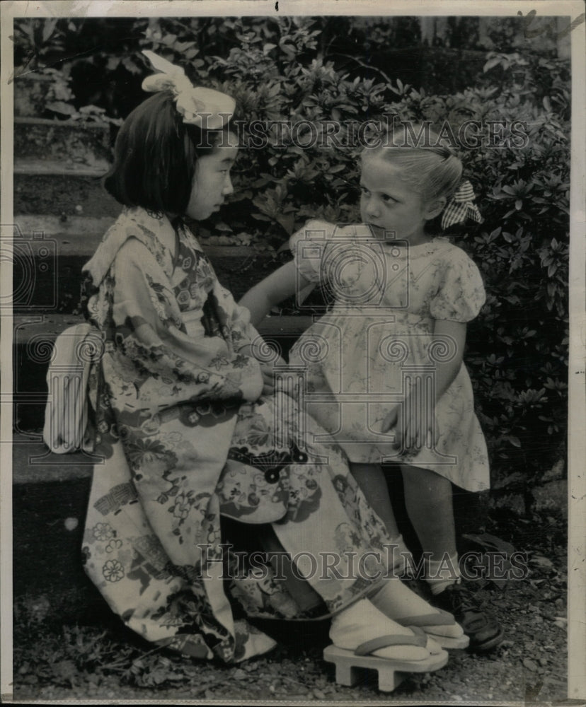 1946 Press Photo Helen Roberts Toshiko Kano Okura Tokyo - RRW25189 - Historic Images