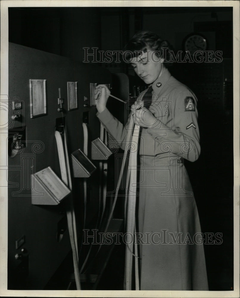 1950 Press Photo Teletype Operator Janet Phillips - RRW25275 - Historic Images