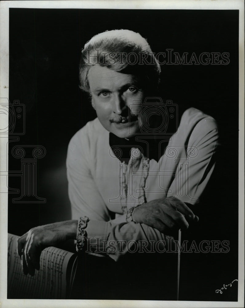 1974 Press Photo Philharmonic Orchestra Walter Charles - RRW25473 - Historic Images