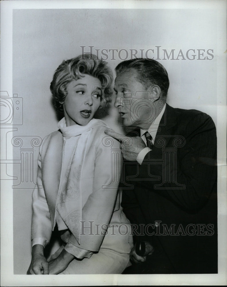 1964 Press Photo Actors Bing Crosby And Beverly Garland - RRW25687 - Historic Images