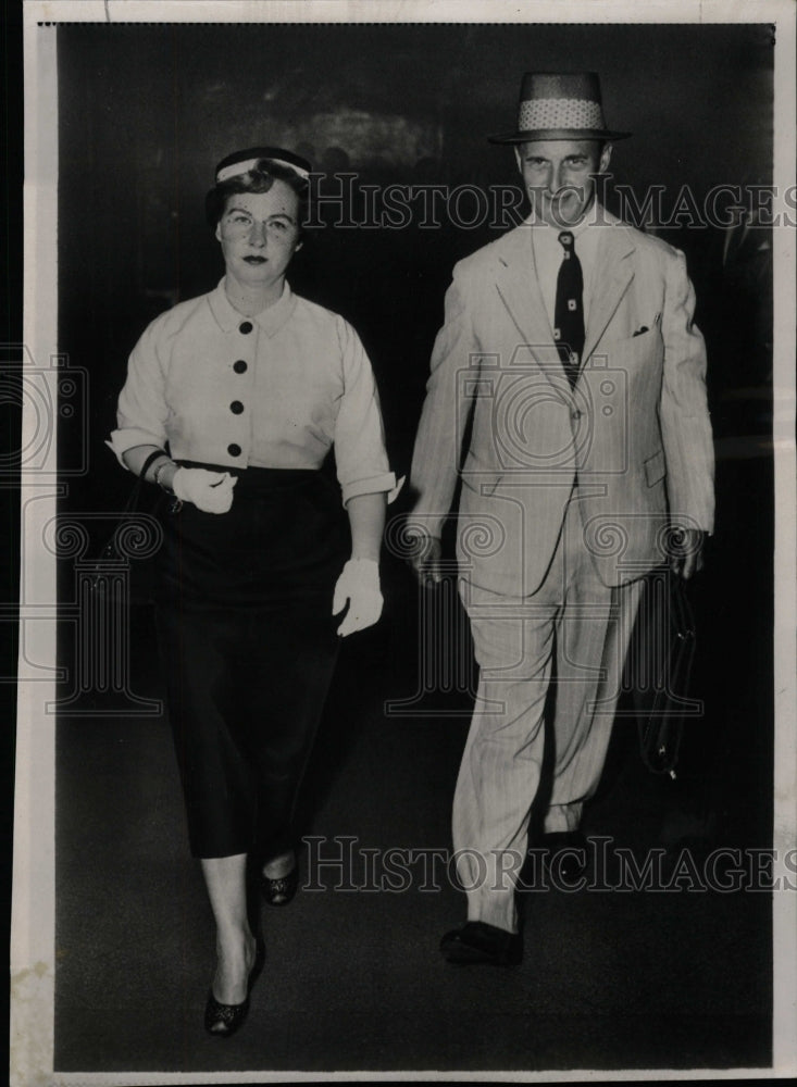 1954 Press Photo Jackie Gleason&#39;s Wife Genevieve - RRW25725 - Historic Images