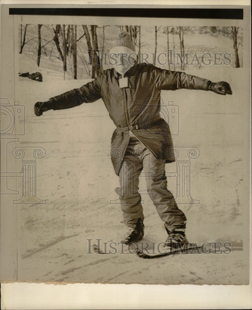 1973 Press Photo Senator Hubert Humphrey Skiing - RRW25829 - Historic Images