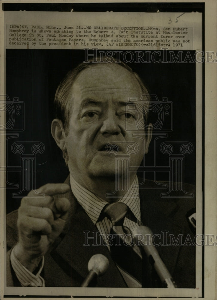 1971 Press Photo Sen Hubert Humphrey - RRW25919 - Historic Images