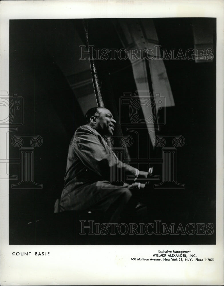 1975 Press Photo Count Basie performing his best - RRW26177 - Historic Images