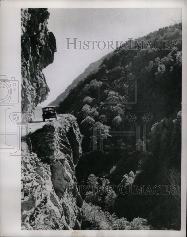 1953 Press Photo Mountain Road Russia - RRW26223 - Historic Images