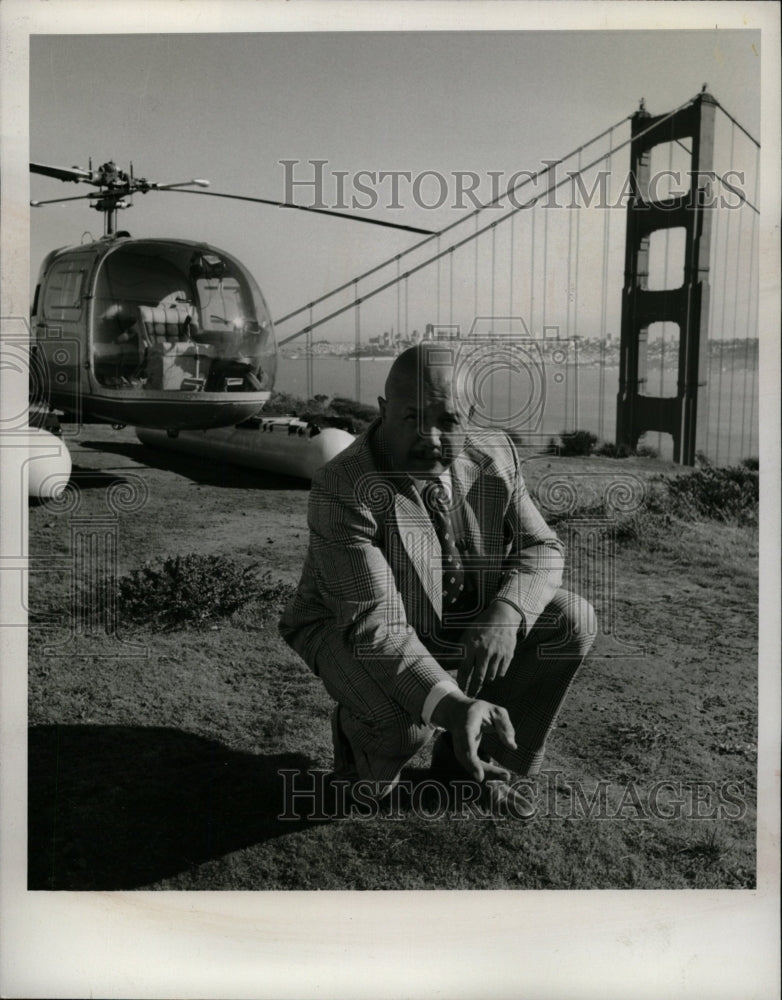 1975 Press Photo Khigh Dhiegh Plays Detective In Khan - RRW26381 - Historic Images