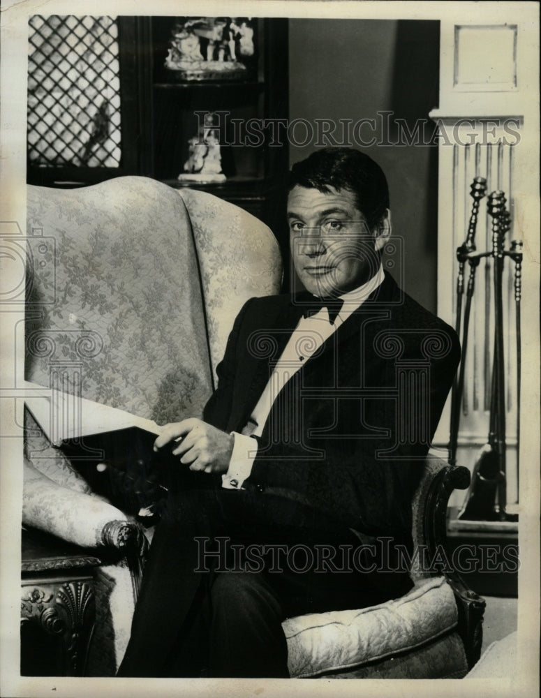 1964 Press Photo Actor Gene Barry - RRW26445 - Historic Images