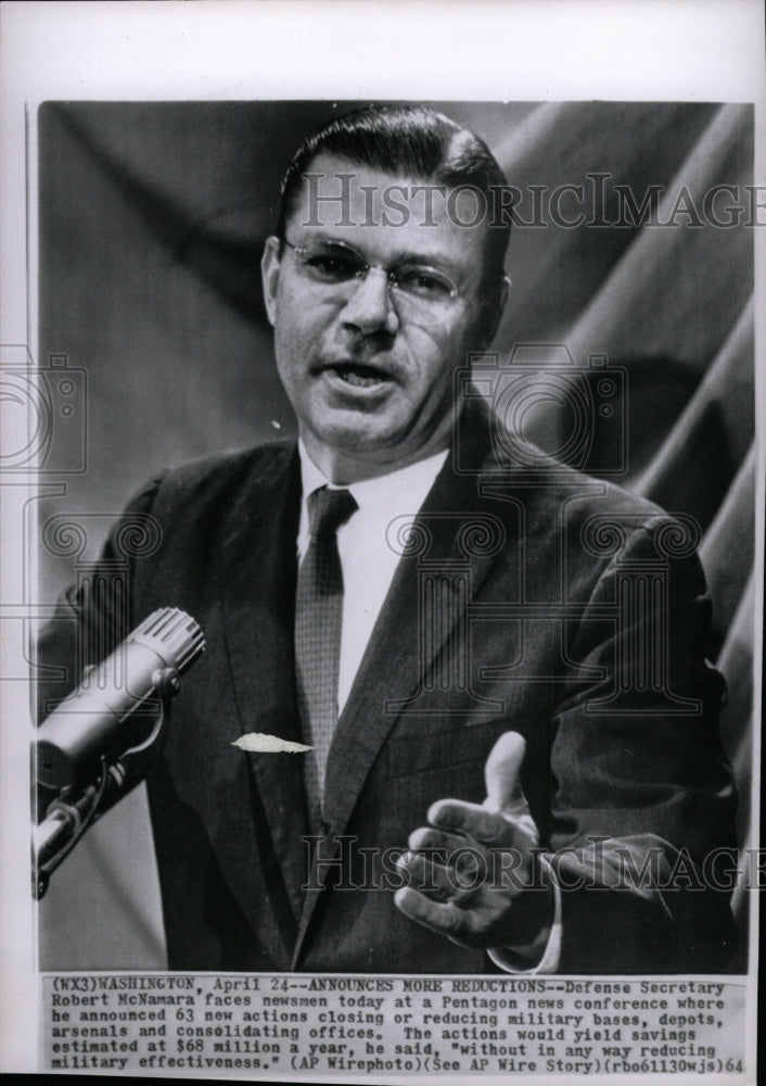 1964 Press Photo Defense Secretary Robert McNamara - RRW26941 - Historic Images