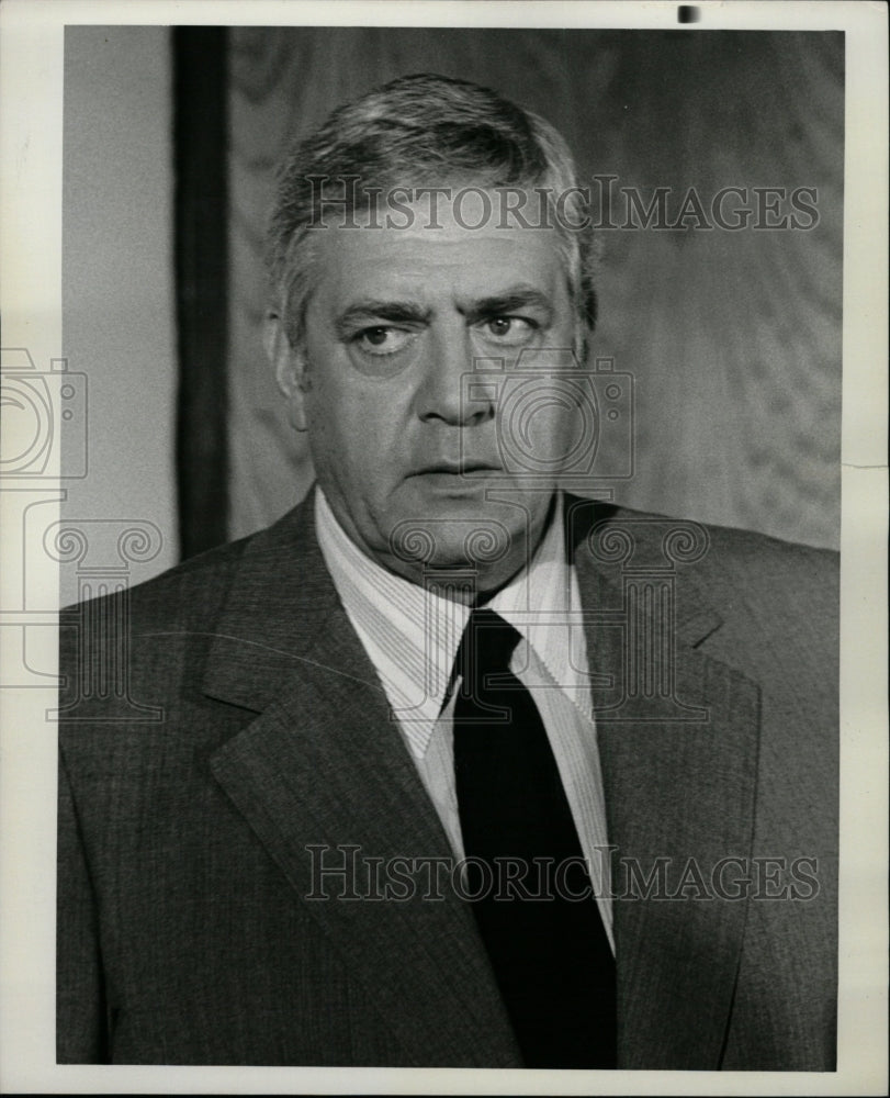 1977 Press Photo Raymond Burr,actor - RRW26959 - Historic Images