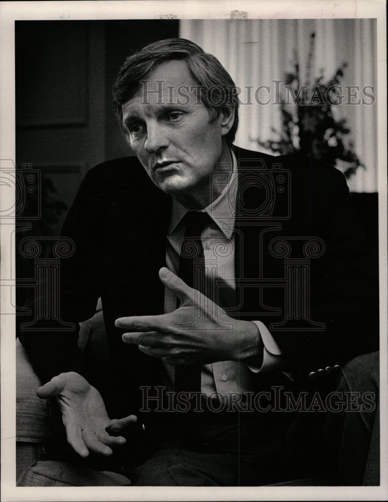 1986 Press Photo Alan Alda American actor director - RRW26973 - Historic Images