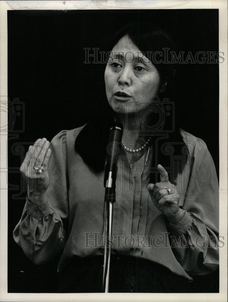 1984 Press Photo Jean Shinoda Bolen psychiatrist - RRW27289 - Historic Images