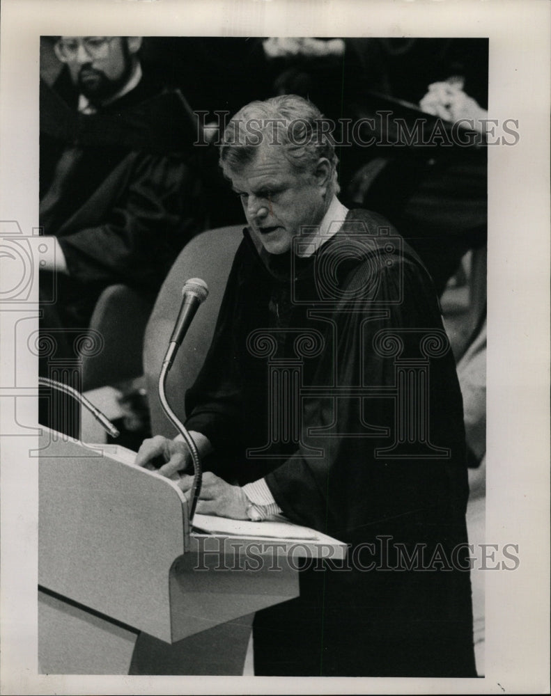 1989 Press Photo Sen. Kennedy Guest Speaker - RRW27395 - Historic Images