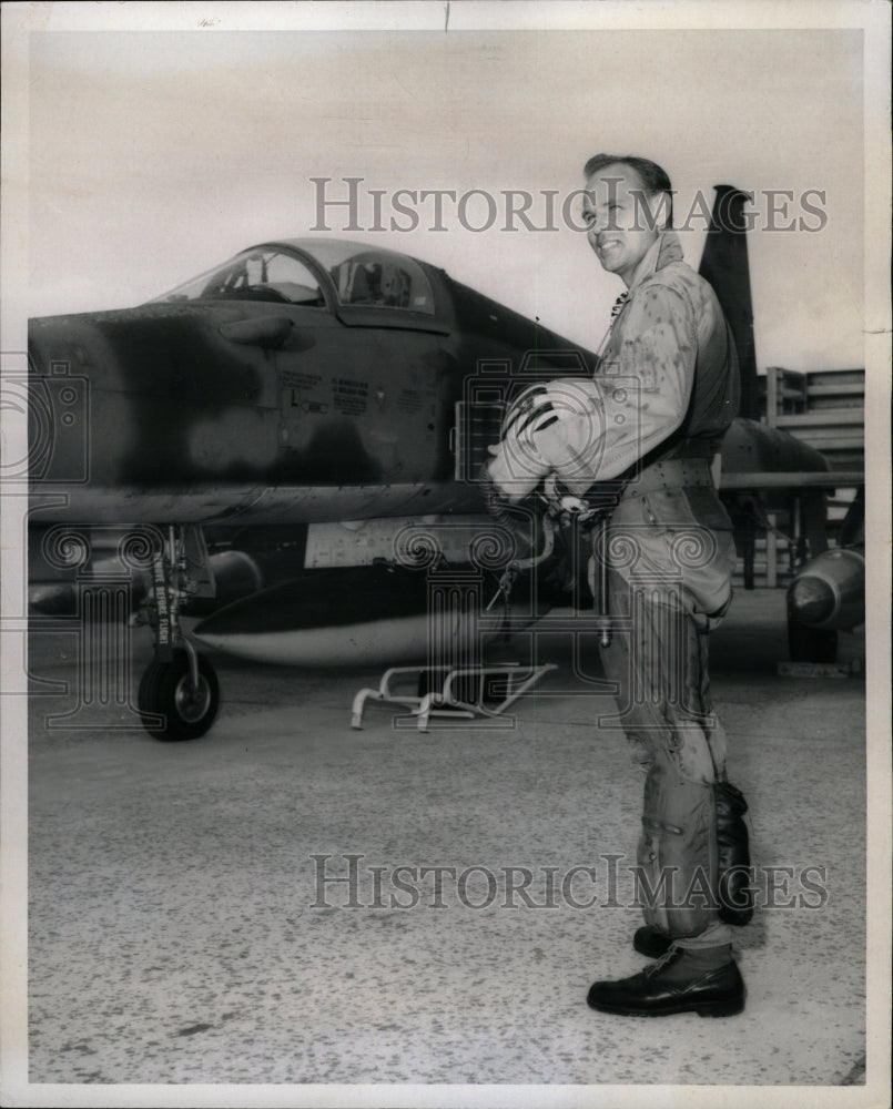 1966 Press Photo Capt. Robert E. Kennedy - RRW27451 - Historic Images