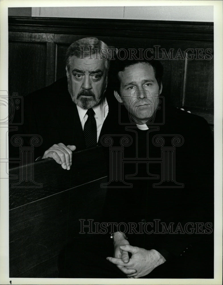 1986 Press Photo Raymond Burr Timothy Bottoms Mason - RRW27683 - Historic Images