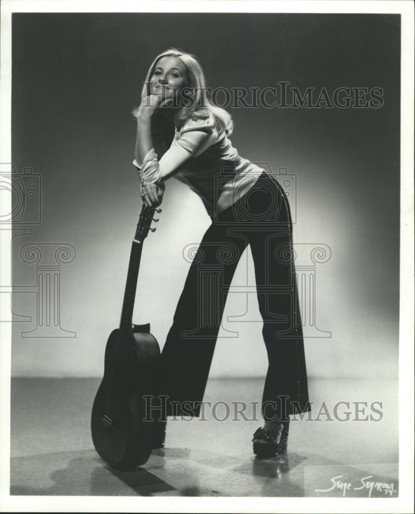 1975 Press Photo Geri Arnais - RRW27787 - Historic Images