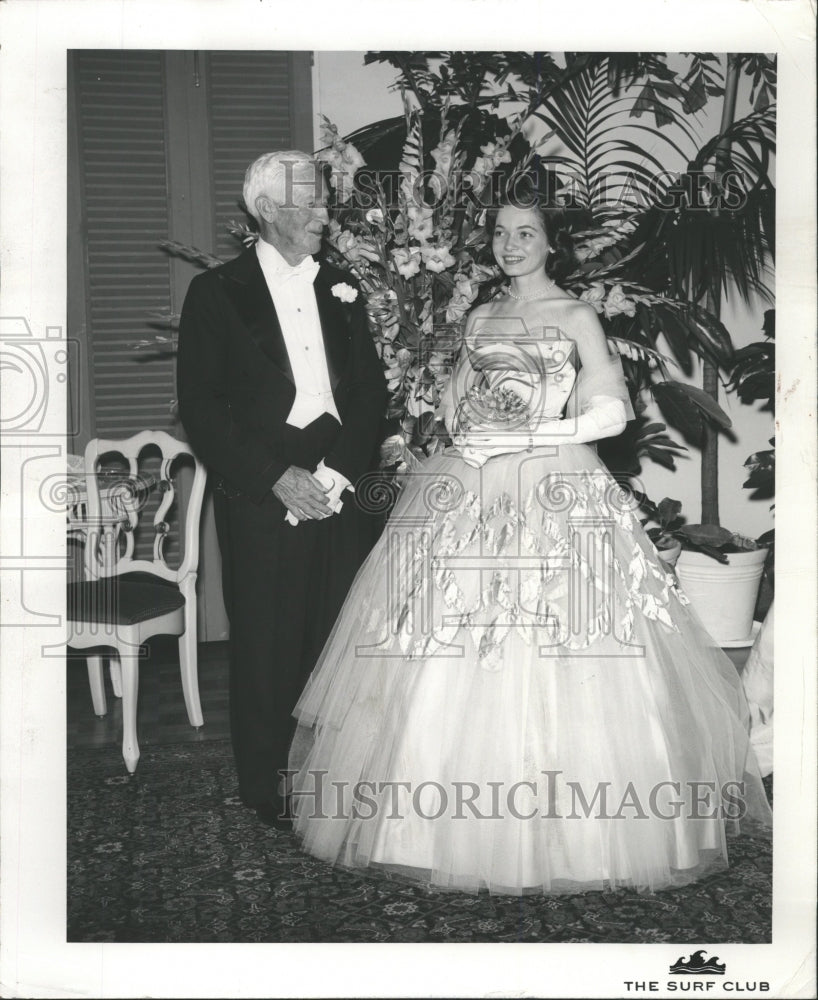 1956 Press Photo Socialite Garlen Margaret Wood - RRW27841 - Historic Images