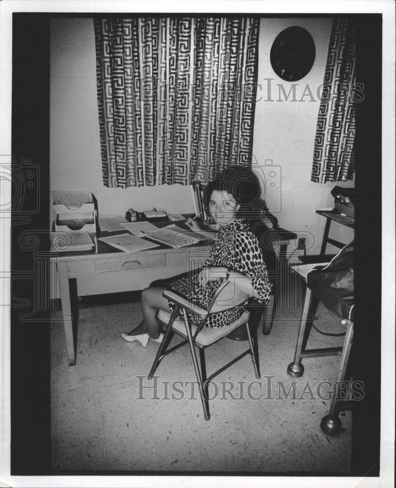 1969 Press Photo Researcher Martha Wood Desk - RRW27855 - Historic Images