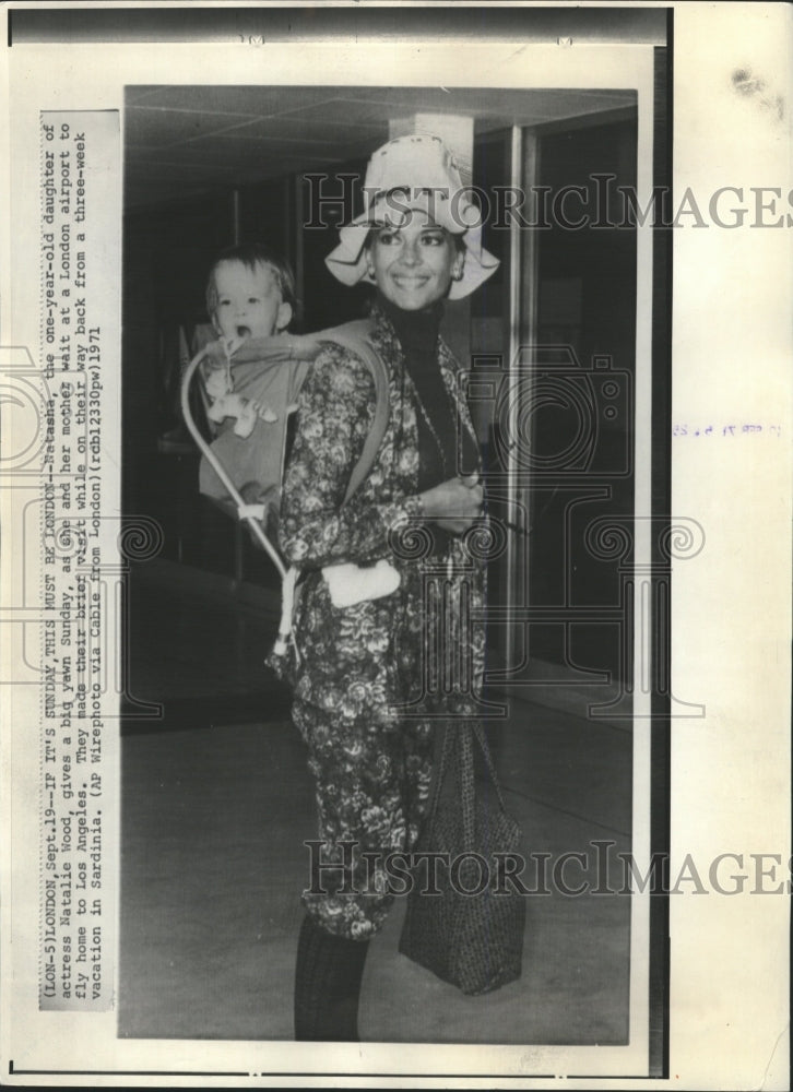 1971 Press Photo Actress Natalie Wood And Daughter - RRW28011 - Historic Images