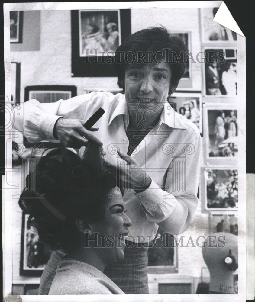 1969 Press Photo Jerry Sweet Hair Stylist On &quot;Della&quot; - RRW28111 - Historic Images