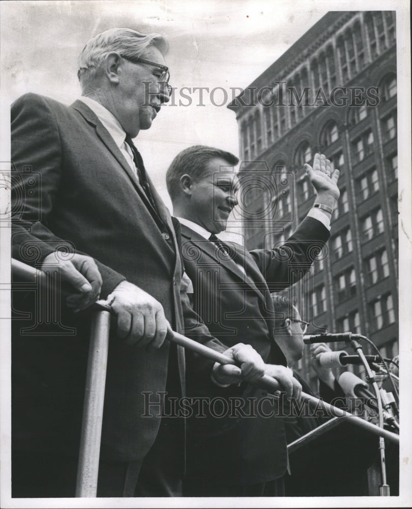 1961 Press Photo Sen. McNamara Gov. Swainson Labor Day - RRW28135 - Historic Images