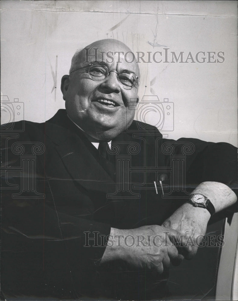 1952 Press Photo James Sweinhart Detroit News Writer - RRW28239 - Historic Images