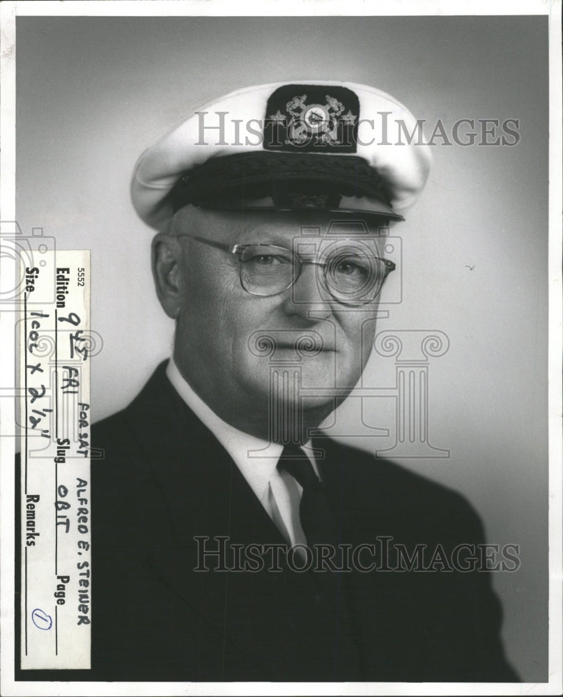 1975 Press Photo Commander Alberto Steiner - RRW28349 - Historic Images