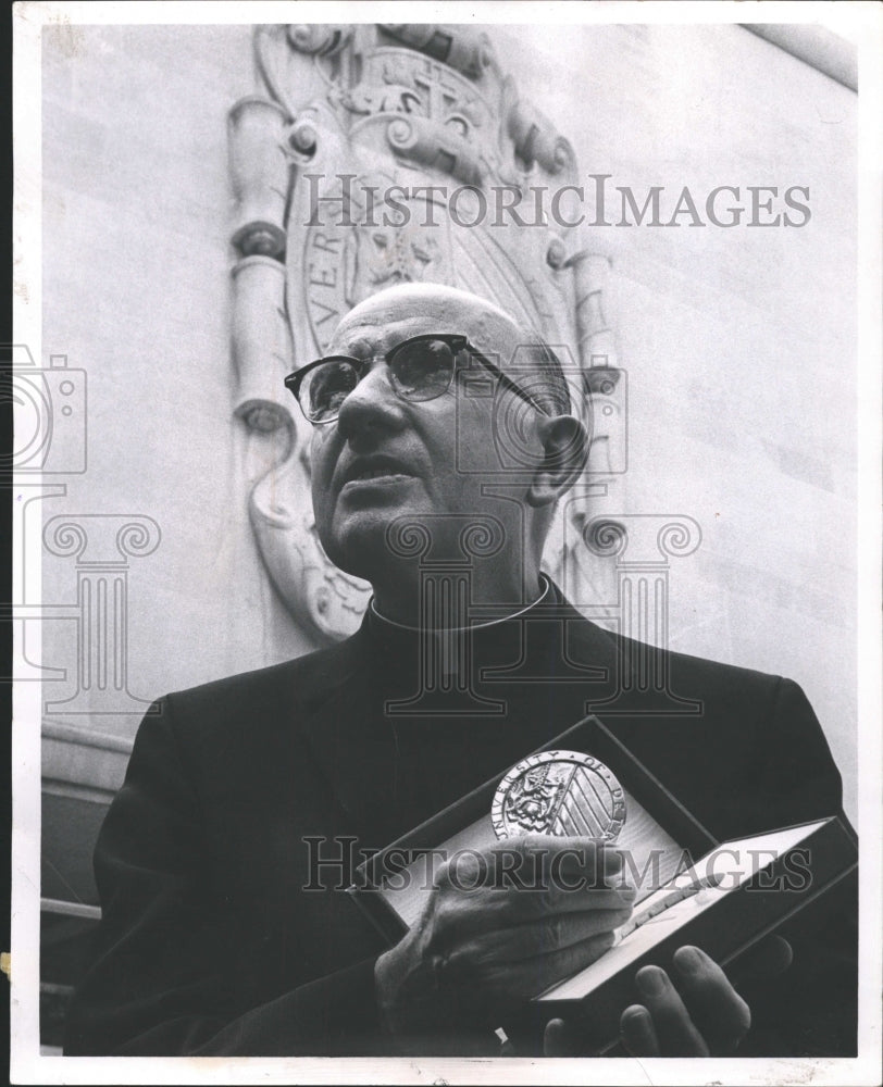 1962 Press Photo Rev. Steiner. - RRW28367 - Historic Images