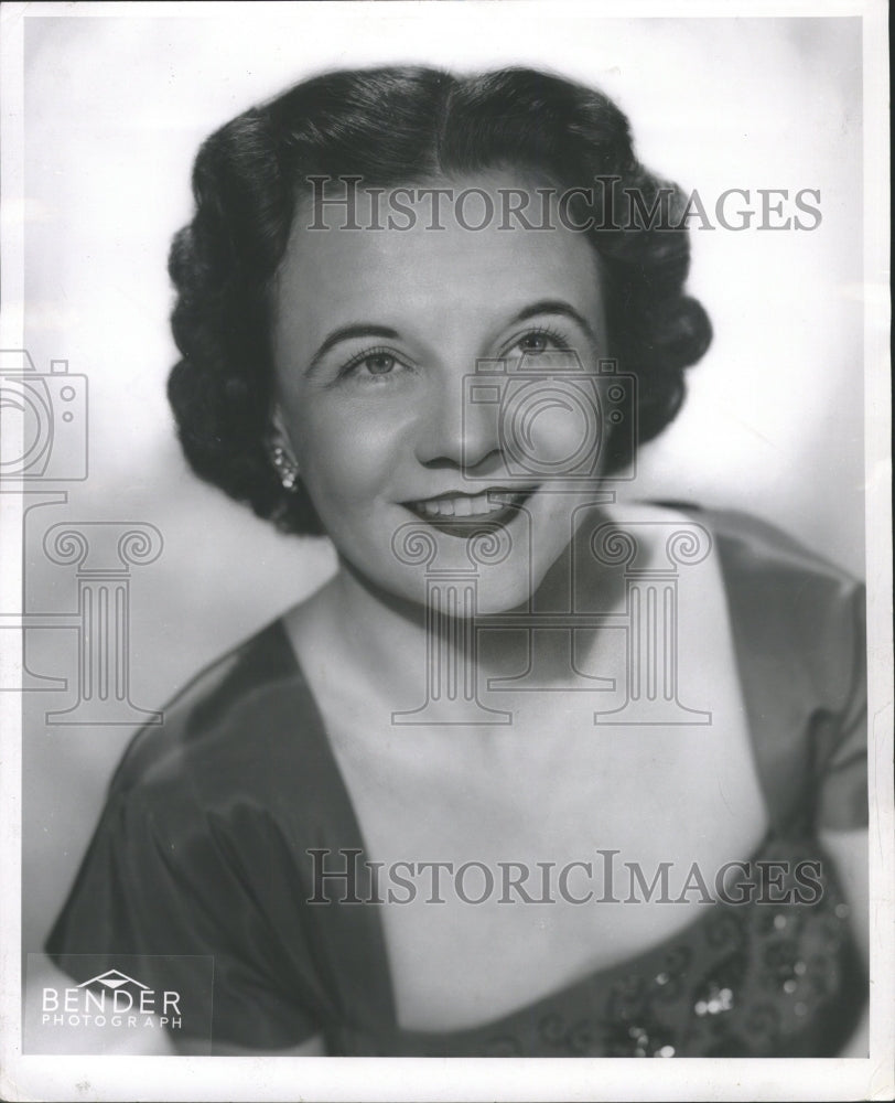 1952 Press Photo Pianist Margaret Stern - RRW28417 - Historic Images