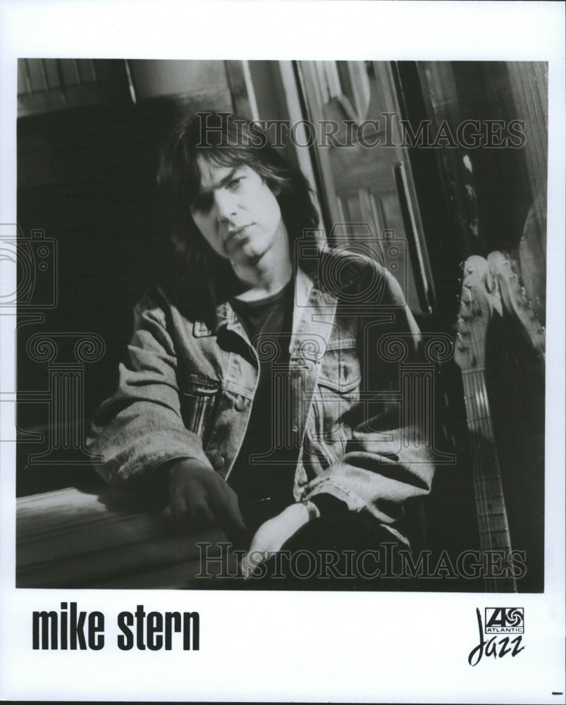 1994 Press Photo Mike Stern American Jazz Guitarist - RRW28523 - Historic Images