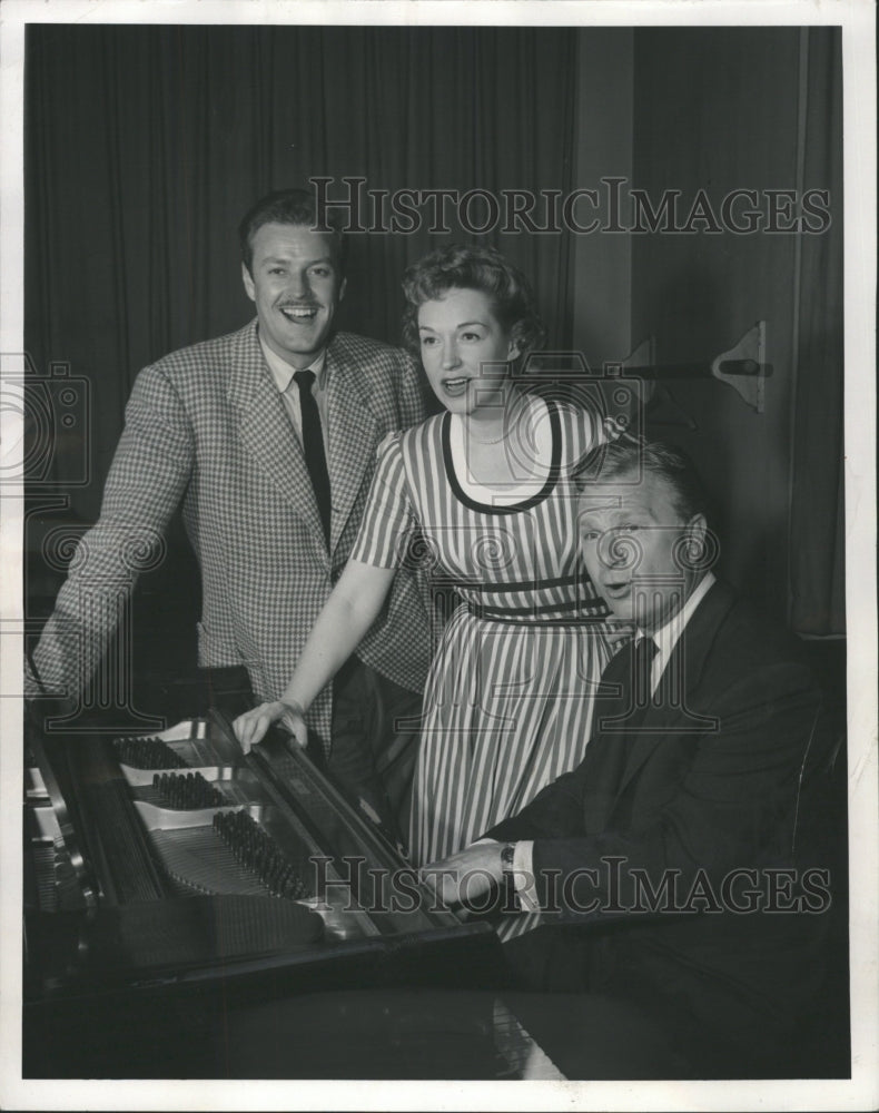 1955 Press Photo Singer Rise Stevens - RRW28639 - Historic Images